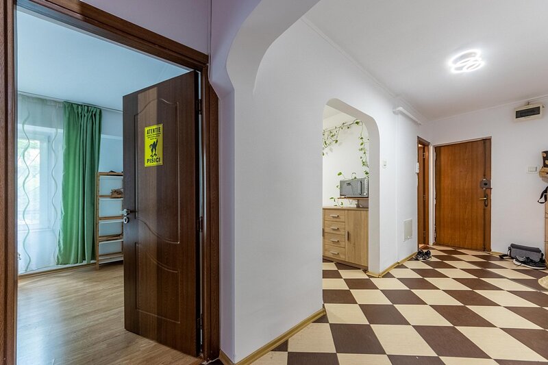 Unirii, Camera de Comert, decomandat, etaj 1, cca 80mp